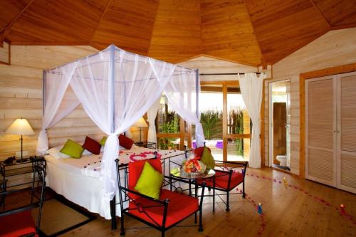 Hotelový Resort Kuredu Island Resort & Spa Maldives - Dvojlôžková izba 