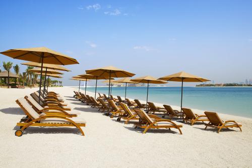 Pláž pri Sofitel Dubai The Palm Resort & Spa