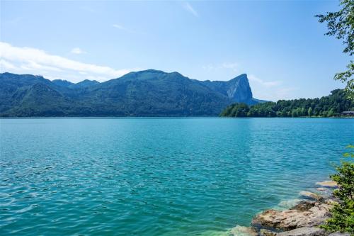 Jazero s modrou vodou