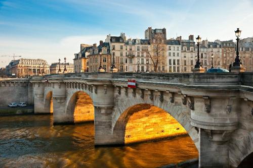 Pont neuf, Ile de la Cite, Paris