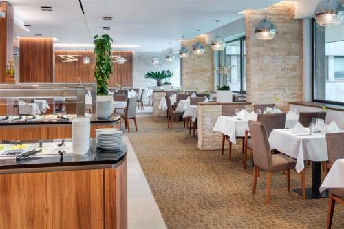 Chutné švédske stoly v hoteli Danubius Health Spa Resort Esplanade