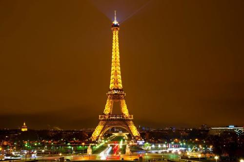 Eiffelova veža v noci, Paríž
