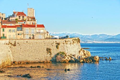 Antibes, Za krásami Francúzskej riviéry