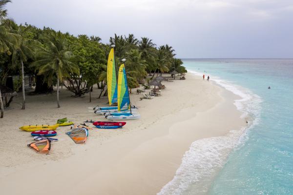 Hotel Furaveri Island Resort & Spa