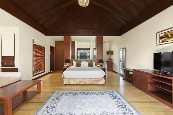Hotel Furaveri Island Resort & Spa