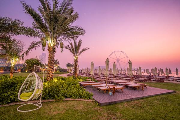 Večerný areál v hoteli Rixos Premium Dubai