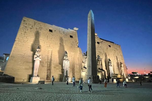 Vysvietený Luxorský chrám