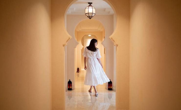 Žena v SPA v The Ritz-Carlton, Dubai, Jumeirah Beach