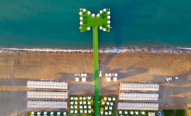 Pláž v Miracle Resort