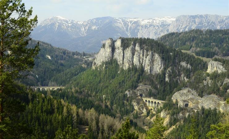 Semmeringský priesmyk-pohľad na skaly