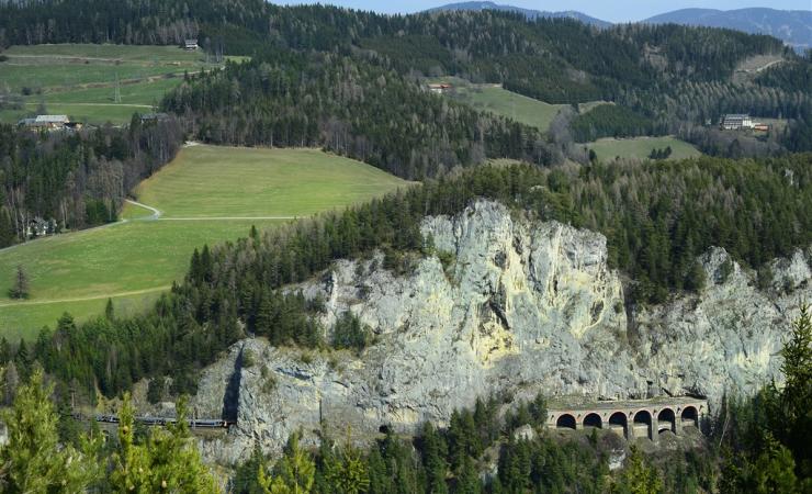Semmeringský priesmyk-pohľad na skaly