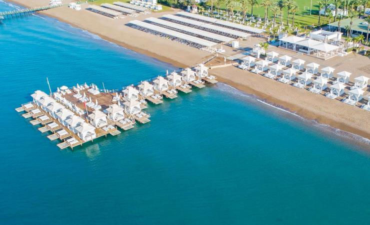 Pláž pri Titanic Beach Lara