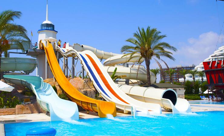 Aquapark v Titanic Beach Lara