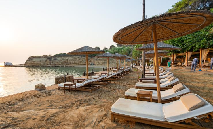Pláž pri hoteli alexandra beach