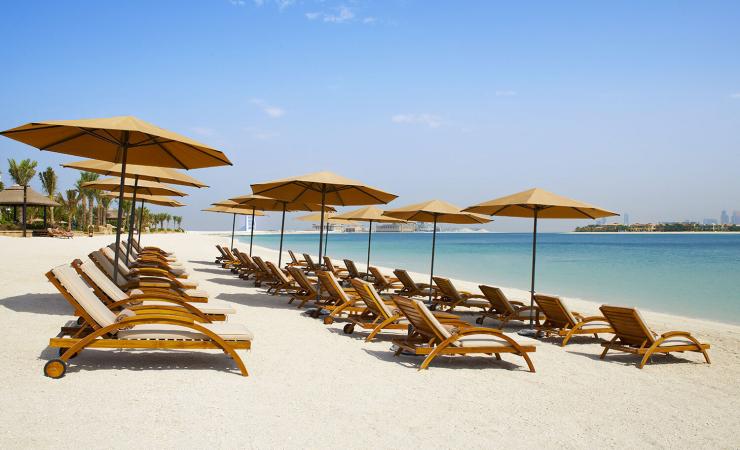 Pláž pri Sofitel Dubai The Palm Resort & Spa
