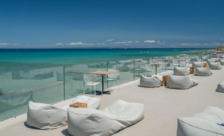 Posedenie na terase v hoteli TUI Sensimar Caravel Suites