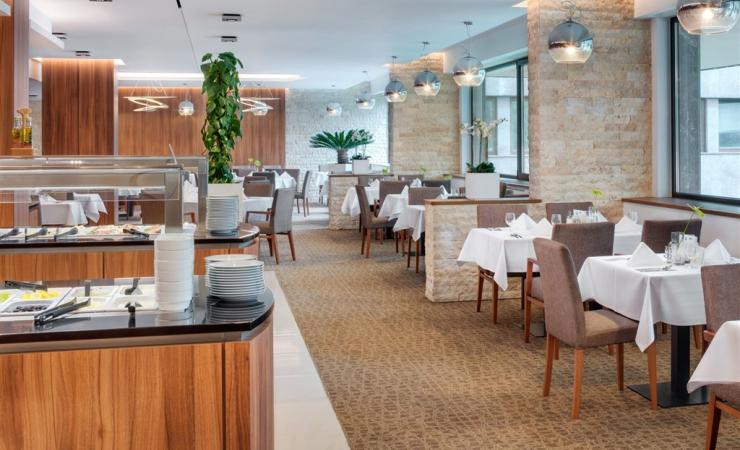Chutné švédske stoly v hoteli Danubius Health Spa Resort Esplanade