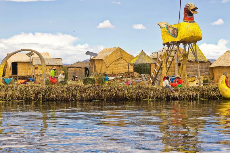 Plávajúce ostrovy kmeňa Uros, Peru