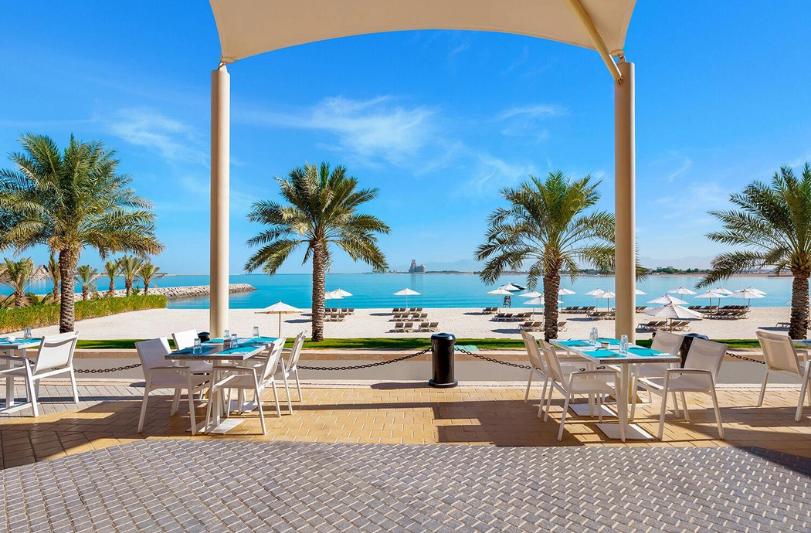 Exteriér hotela Rixos Bab Al Bahr s bazénom. SAE