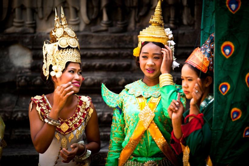 Kambodžské miestne ženy v unikátnom náboženskom komplexe Angkor Wat