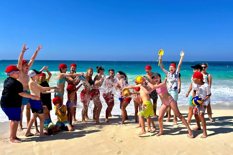 Rodinná dovolenka s animátormi Planet FUN klubu na pláži v Marsa Matrouh, Egypt