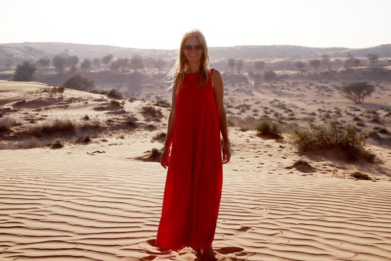 Norika Fedorová v púšti. SAE.