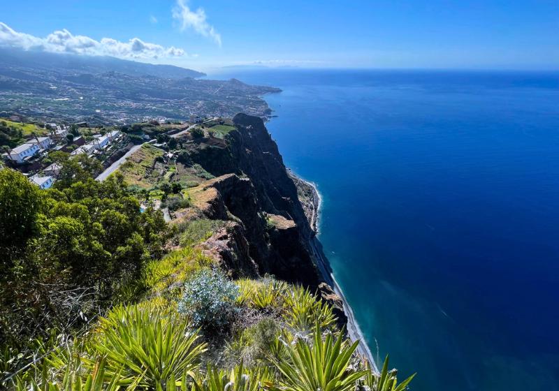 Výhľad z Cabo Girao na pobrežie. Madeira. Foto: Lucia Kulfasová