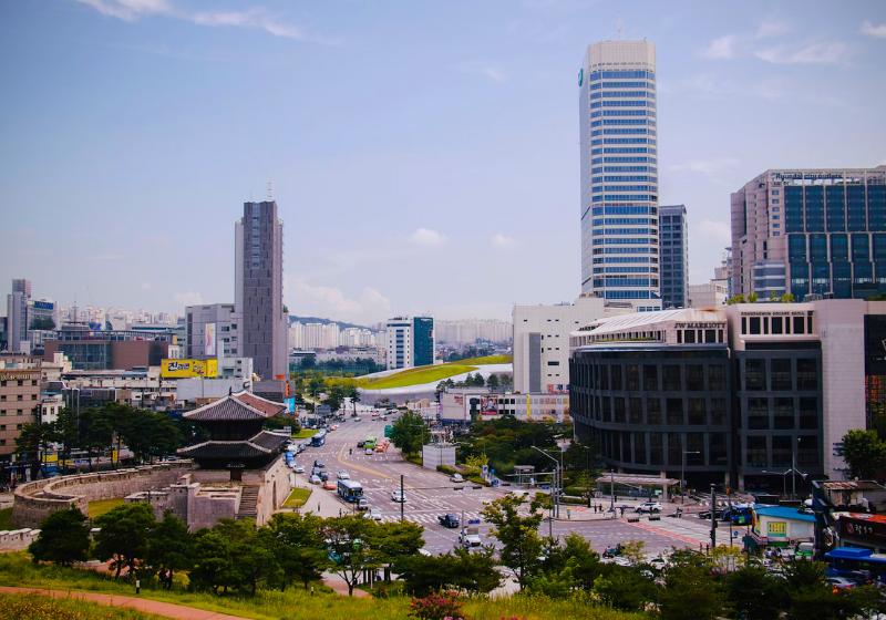 Kórejská štvrť s módou - Dongdaemun - nákupné centrá, brána a hlavná cesta. Foto: unsplash.com