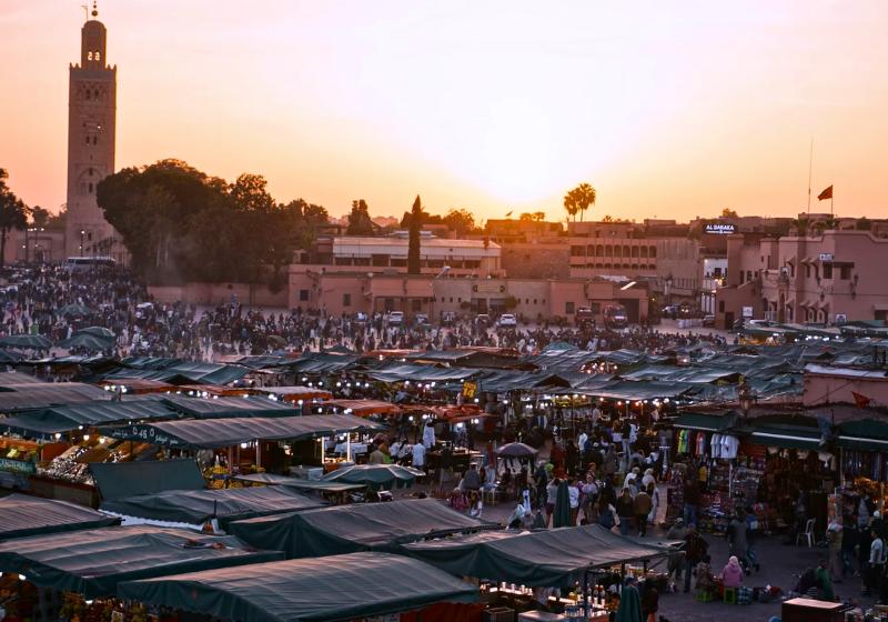 Rušné námestie so stánkami - Djema El Fna, Maroko. Foto: unsplash.com