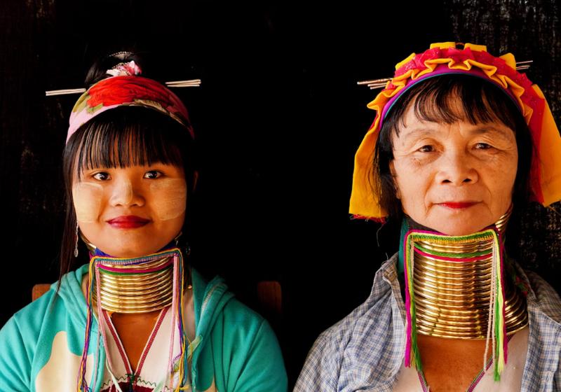 Ženy kmeňa Karen s dlhými krkmi. Thajsko. Foto: unsplash.com