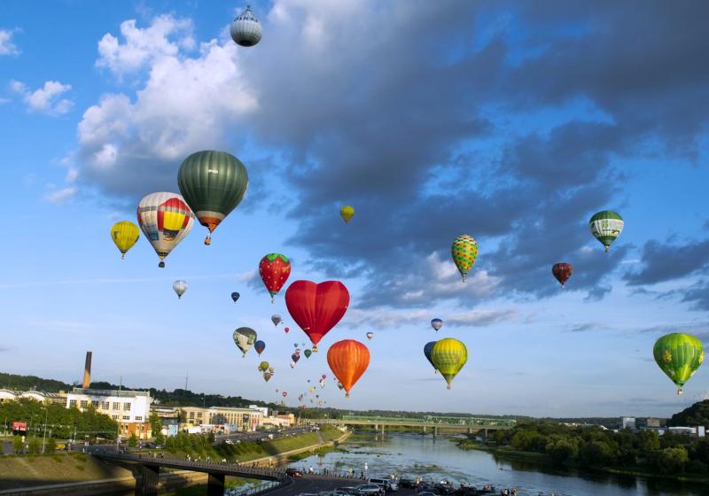 Kaunas a balóny vo vzduchu, Litva. Foto: unsplash.com