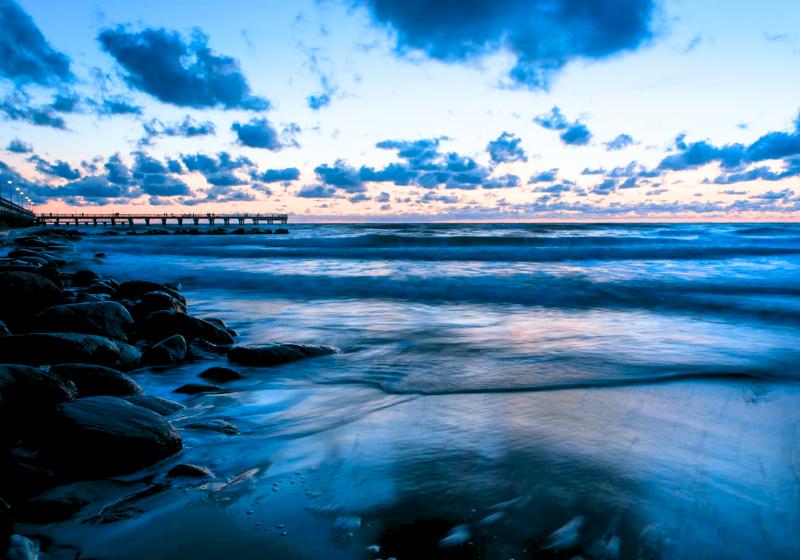 Palanga - morské pobrežie a drevené mólo. Litva. Foto: unsplash.com